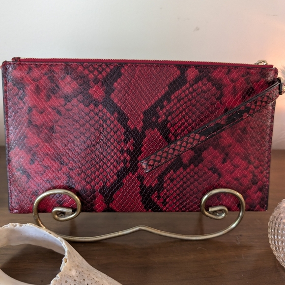 Michael Kors Jet Set Python Embossed Red/ Black Leather,10x5.5", Retail $158 - Picture 2 of 8